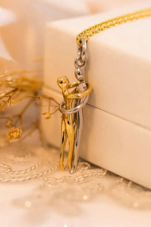 Hug Me Necklace